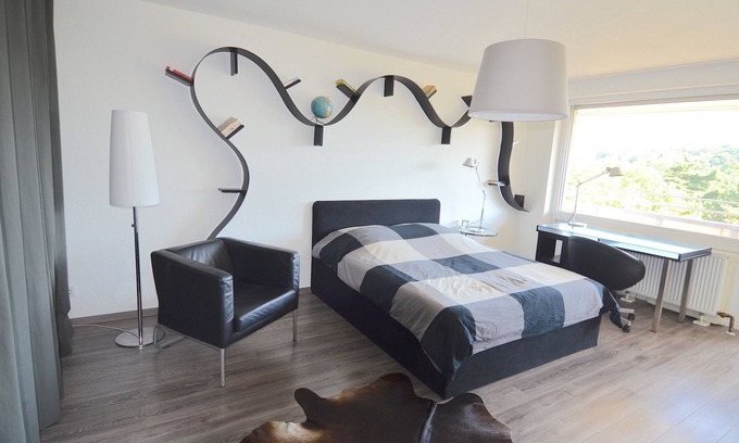 Kranichstein Apartamento | Estudio de diseño moderno con excelente vista y excelentes conexiones de transporte.