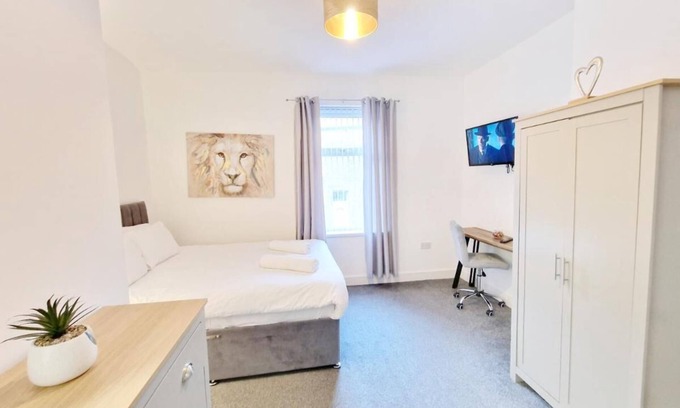 Burnley Casa | Habitacion Doble-Premium-Baño con ducha-RM 3