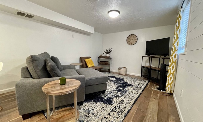 Edgewater Apartamento | Modern escape walk to Sloans Lake, 10 mins to downtown Denver, 1 carport