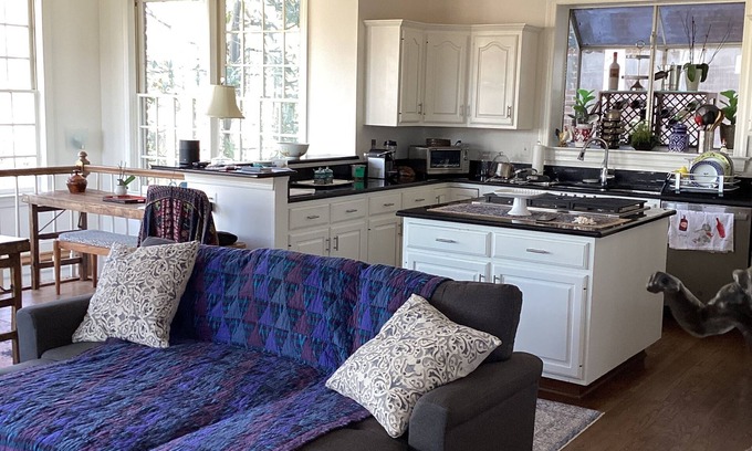 Potomac Casa | Modern executive level house with separate apartment on lower level