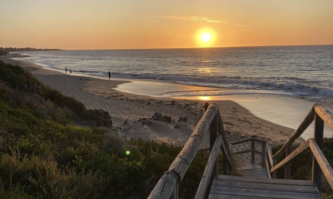 Falcon Casa | Modern Family Beach House 200m from the coast.