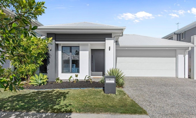 Newport Apartamento | "Modern Family Buccaneer" - Newport Q 4020