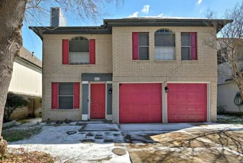 Pflugerville Casa | Modern Family Home, Close to Typhoon Texas and Tesla Gigafactory