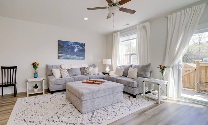 Hampstead Casa | Modern Family Home in Hampstead w/ Patio & Grill!