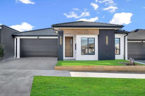 Kalkallo Casa | Modern Family Home Near Kallo Town Centre