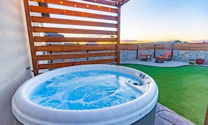 Las Cruces Casa | Modern Farmhouse Near Bike Path with Spectacular Views!