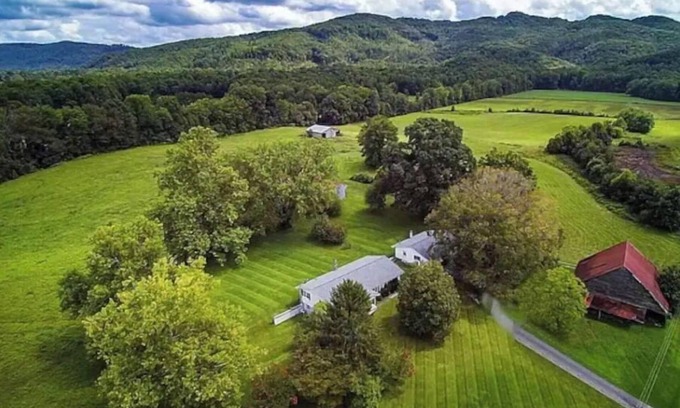 Elgin Casa | Modern Farmhouse Near Windrock