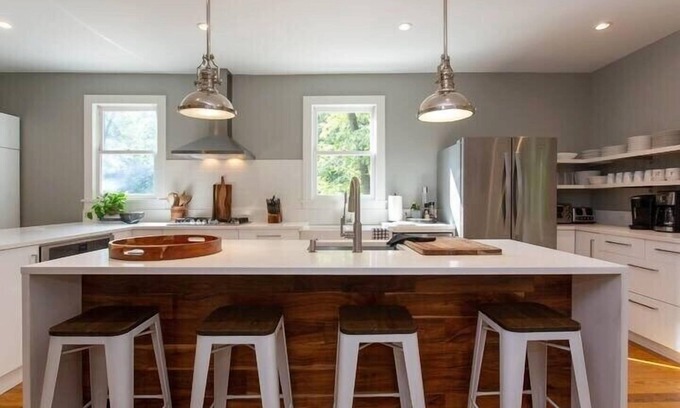 Three Oaks Casa | Modern Farmhouse w/Pool & Hot Tub, Surrounded by Nature - 5 minutes to beach!