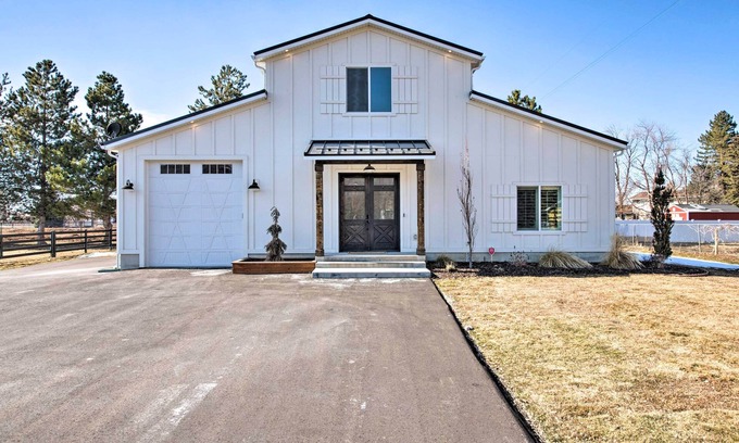 Woodland Estates Casa | Modern Farmhouse w/ Patio, Grill & Mtn Views!