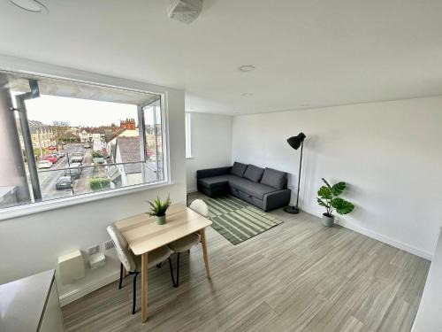 Leigh-on-Sea Apartamento | Modern Flat in Leigh Broadway