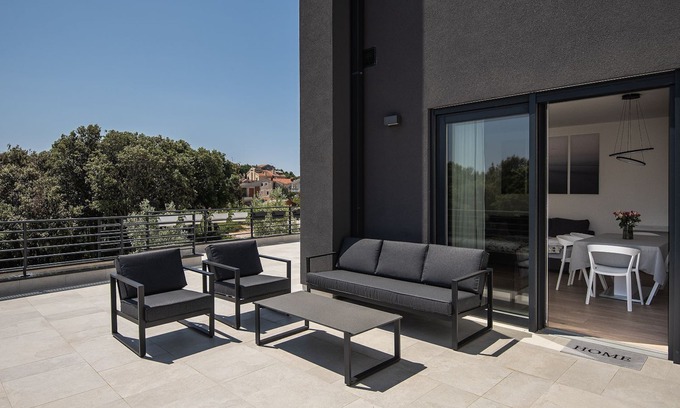 Pjescana Uvala Apartamento | Piso moderno con gran terraza