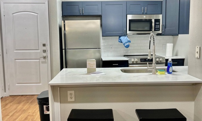 Far North Dallas Apartamento | Modern Flat With Private Balcony & Pool