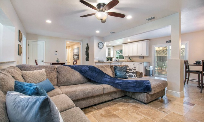 Gainesville Casa | Modern, Fully Upgraded Home with BBQ and Firepit!