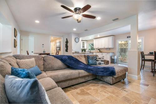 Gainesville Casa | Modern, Fully Upgraded Home with BBQ and Firepit!
