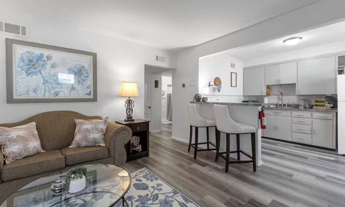 St. Joseph Casa | Modern Garden 1BR - Laundry + Pets OK - Quiet