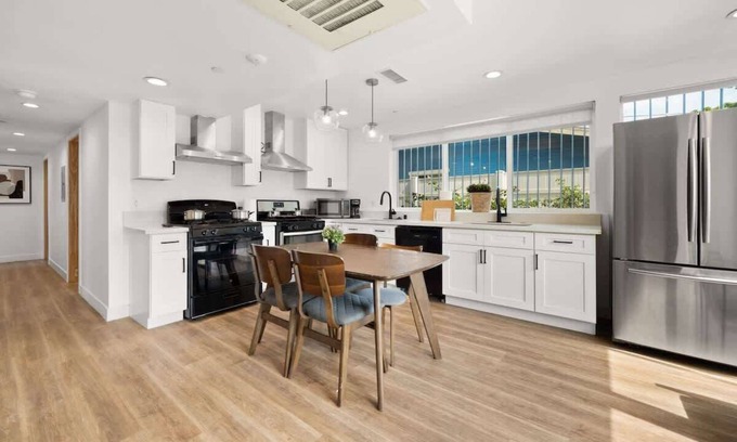 Downtown Los Angeles Hotel | Modern Gateway USC