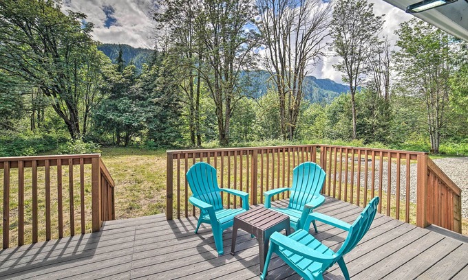 Baring Casa | Modern Washington Vacation Rental w/ Mountain View