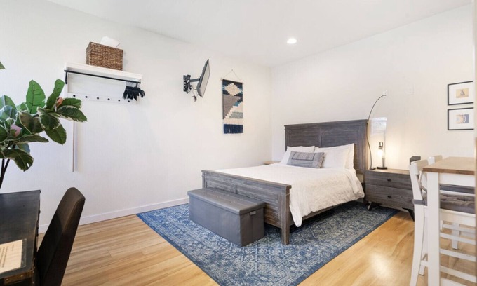 Boise Apartamento | Modern Guest Studio in Portland’s Vibrant Boise District