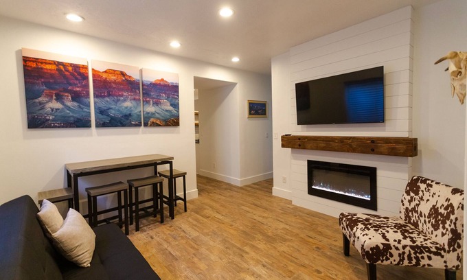 Draper Casa | Modern guest suite, central location in SLC valley