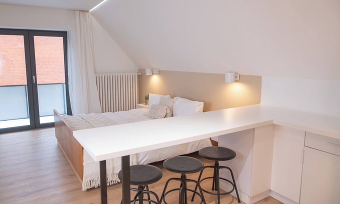 Schnelsen Apartamento | Modern Hamburg apartment. The large bright room + private bathroom