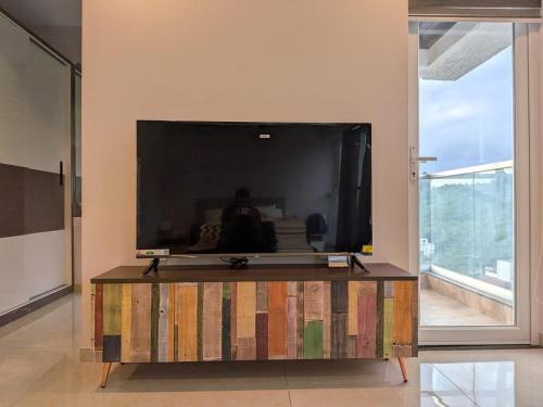 Pashan Apartamento | Modern Hill-View Studio - Work-Friendly - Pashan