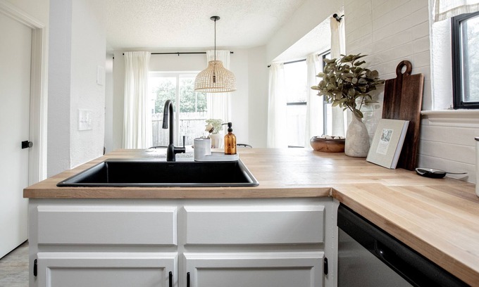 Los Indios Casa | Modern home in quiet neighborhood - 19 minutes to downtown.