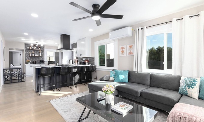Corridor Casa | Modern Home Near Downtown with Firepit and BBQ