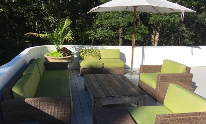 Village of East Hampton Casa | Hogar moderno en1. 4 acres. 5 minutos a la aldea, septiembre - $ 4900 / semana consultar con nosotros