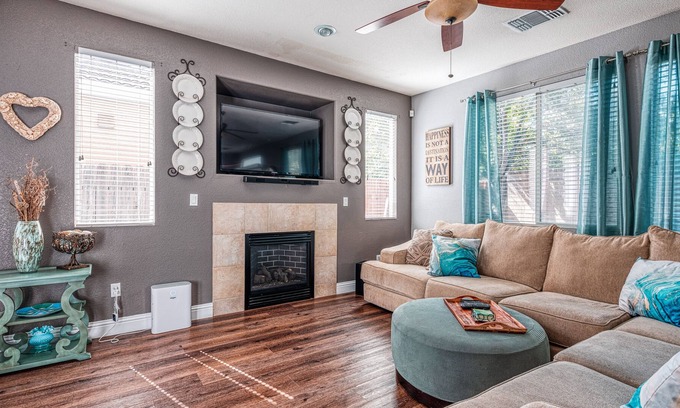 Regency Park Casa | Modern Home - Self Check-In - Close to Airport