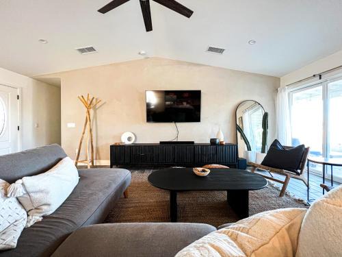 Joshua Tree Casa | Modern Home with Hot Tub + Open Desert Views + Hammocks + Fire Pit + Game Room