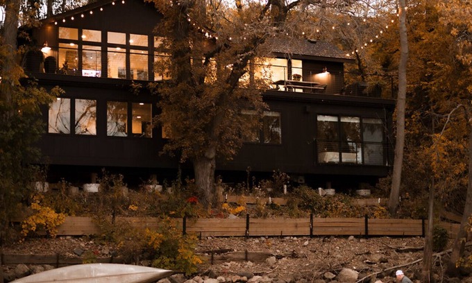 Lakeland Casa | Modern Home with private beach on St Croix River