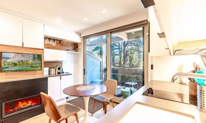 Truckee Apartamento | Modern Hotel-Style Studio - Timber Creek Lodge #210 by RedAwning