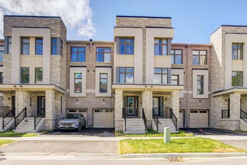 Gormley Casa | Modern in Richmond Hill