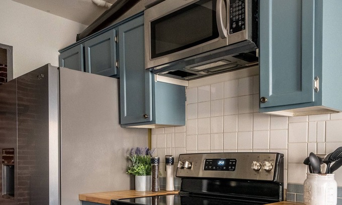 Northeast Carrollton Casa | Loft industrial moderno | Cama King | 2BR 2 BA