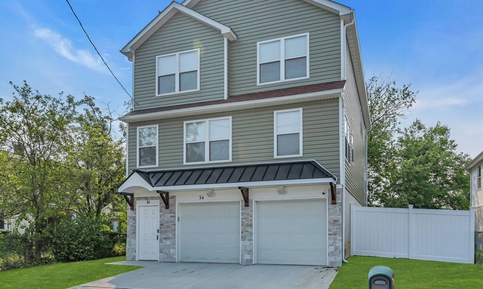 Keansburg Casa | Modern Keansburg Beach House: 2 mins walk to beach!