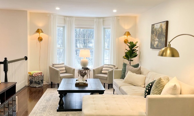 Bowmansdale Casa | Modern Kid-Friendly Stay, Conveniently Located near MessiahU & Harrisburg