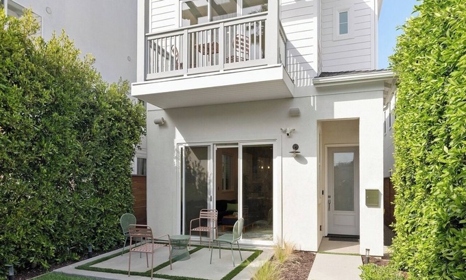 Del Rey Casa | Modern LA Oasis near Beaches, Culver City, Venice, Sofi, Santa Monica, and LAX