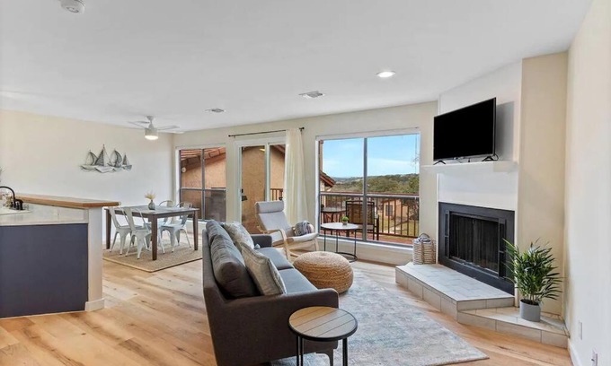 Canyon Lake Apartamento | MODERN LAKEVIEW 2 STORY TOWNHOME - Bring Kids, Dogs, Jetski, Boat, Golf Clubs!