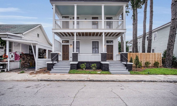 Metropolitan Casa | Modern Living in Thomas Square! Centrally located to Downtown & Tybee Island!