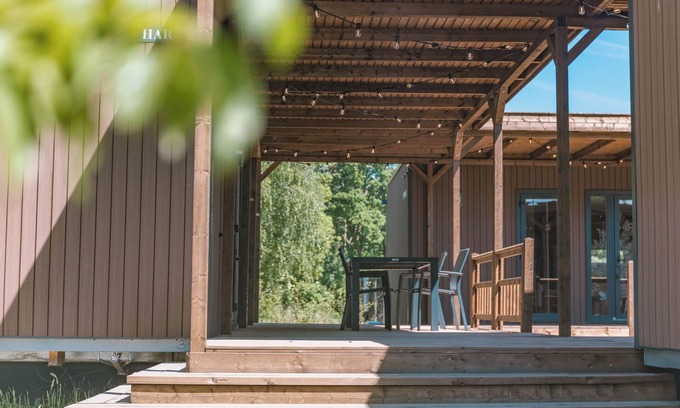 Nieuw Heeten Casa | Modern lodge for 4 guests with panoramic nature views, covered terrace and rain shower bathroom in the Sallandse Heuvelrug.