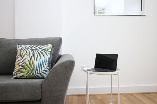 St. Thomas Apartamento | Modern Loft Apartment Sleeps 4 & Free Parking