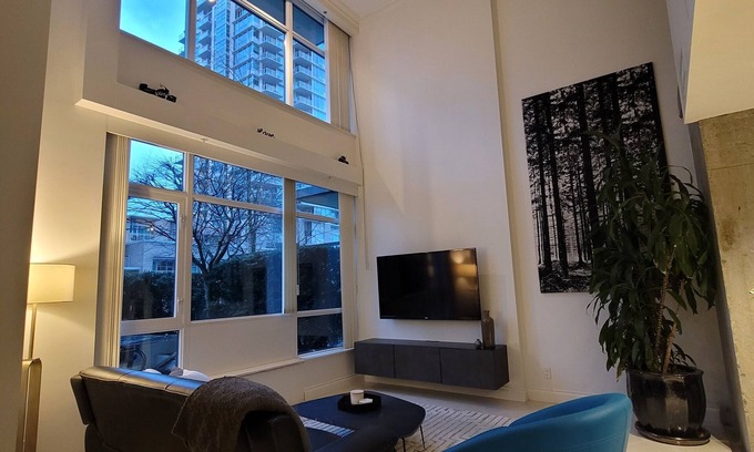 Lower Lonsdale Casa | Modern luxurious loft
