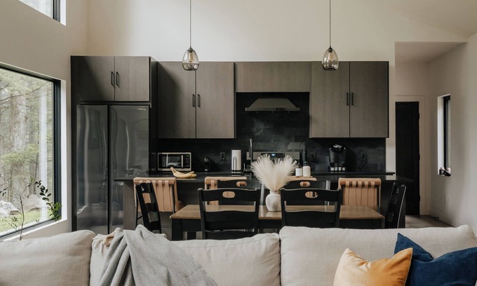 Tannersville Casa | Modern Luxury 2-bedroom house in peaceful Haines Falls with AC, WiFi, Large TVs