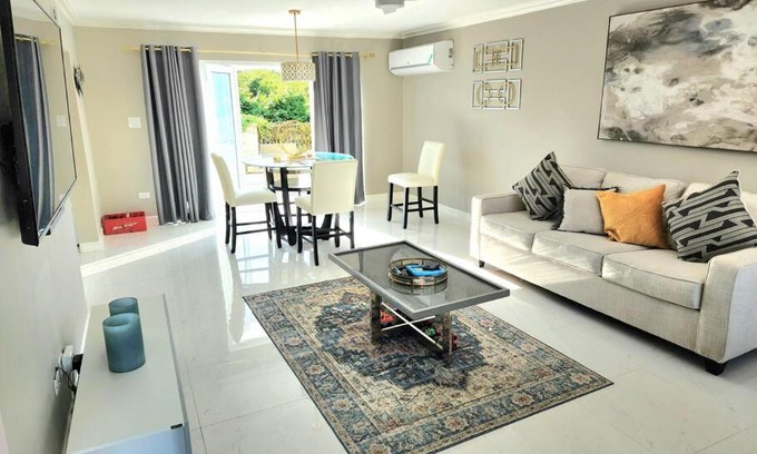 Negril Casa | Modern Luxury 2-bedroom 2.5-bathroom townhouse
