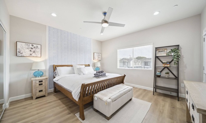 Midway City Casa | AMAZING VALUE - 14 Guests, Minutes from Disneyland/Knott's/Beaches - NEW 4 BR