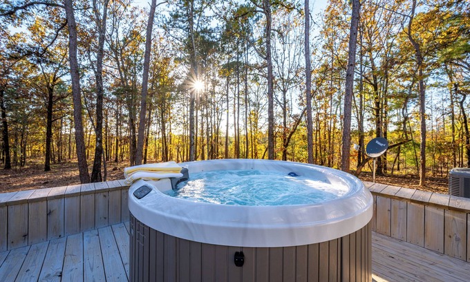 Broken Bow Cabina | Modern Luxury Cabin | Hot Tub + 2 King Suites