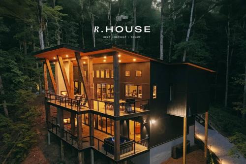 Ellijay Chalet De Esquí | Modern luxury cabin with hot tub on river