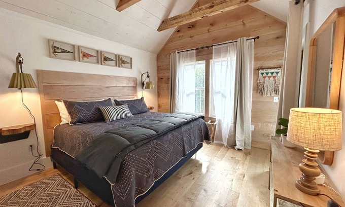 Bryson City Casa | Modern Luxury meets Downtown Experience Centrally-Located in Bryson City