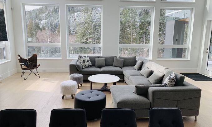 Sea to Sky Highway Casa | Modern Luxury Mountain Retreat