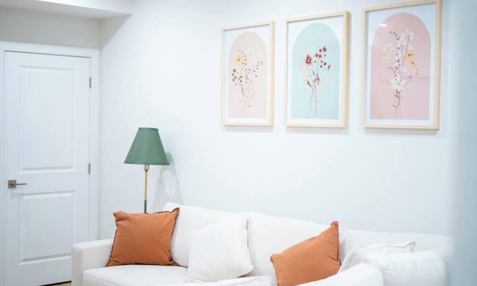 Northwest Calgary Casa | Modern Luxury Stay – Airport, Banff/Rockies Route